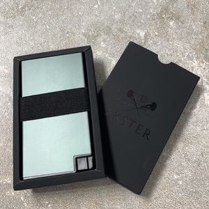 Esker Aluminum card holder green